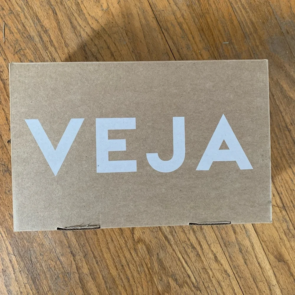 Veja Dekkan Alveomesh Sneaker, Women’s Size 8, Natural with White 🤍 - Picture 3 of 13